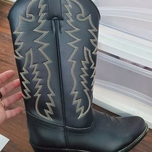 Black cowboy boots size 10